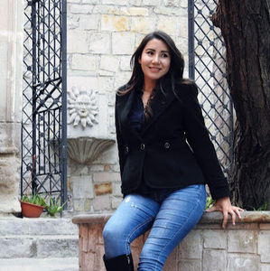 Meet your Posher, Dania